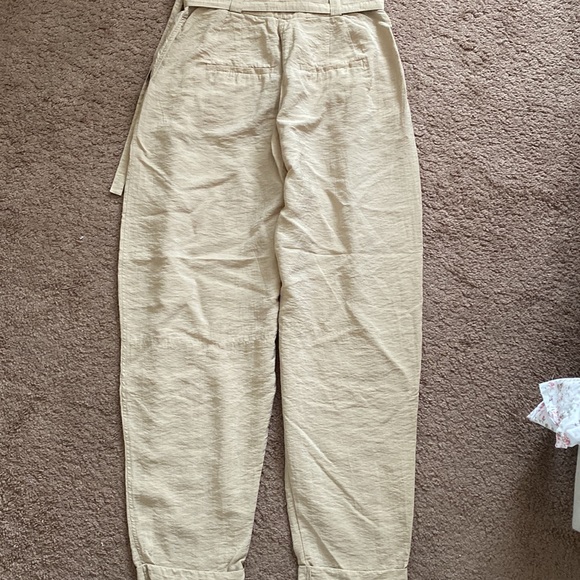 Balloon leg pants, double belted, crinkled style fabric. - Picture 4 of 5